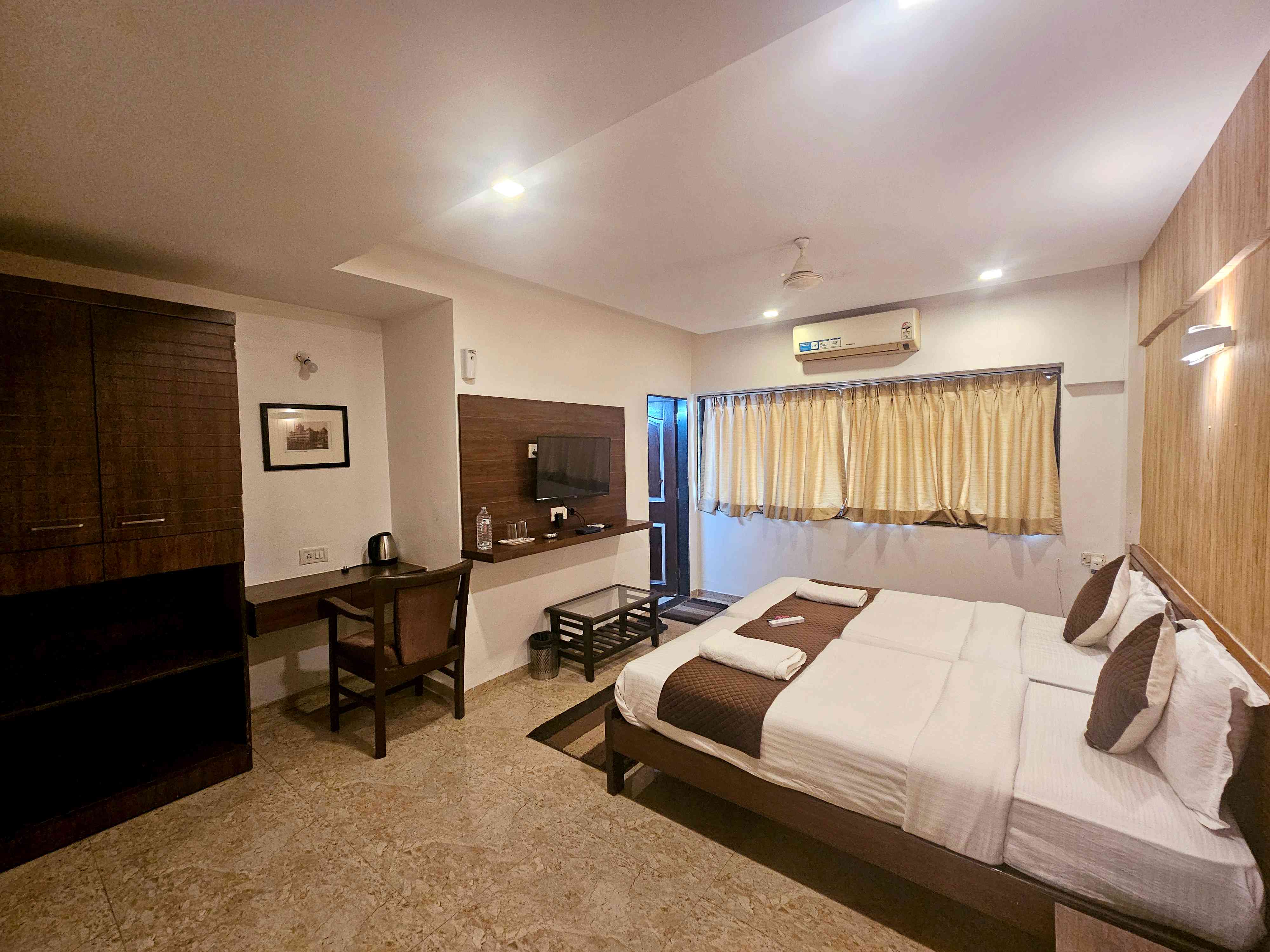 Hotel vs Service Apartment: Which is Better for a Long Stay in Mumbai? | AsthaHome